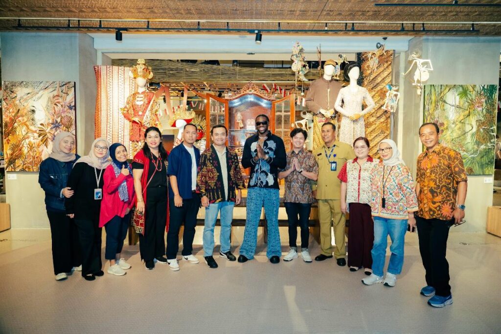 Sebelum Promosikan Pacu Jalur, Rapper AS Melly Mike Diajak Trip “Unfolding Jakarta”