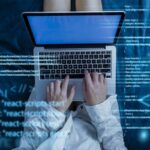 Karier Teknologi & Latar Pendidikan.