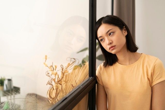 Kenapa Kita Sering Minder Saat Melihat Pencapaian Orang Lain?