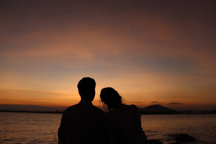 Pesona Sunset: Momen Emas yang Dicari Traveler