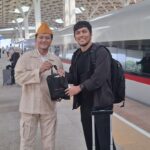 KCIC Peringati Semangat Sumpah Pemuda Bersama Penumpang Whoosh Di Stasiun