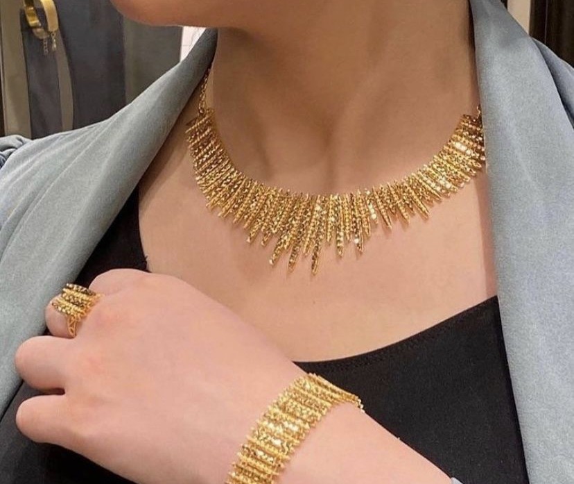 Cara Memakai Perhiasan Agar Elegan & Tidak Terlihat Berlebihan