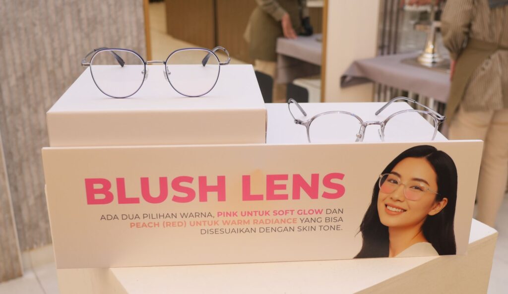 Blush Lens Cantik Instan, Solusi Praktis untuk Perempuan Aktif