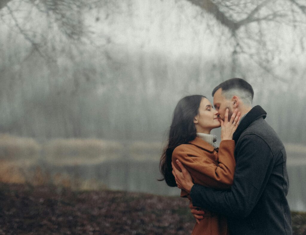 Bukan Pacar, Tapi Lebih dari Teman: Realita Zona Abu-Abu yang Banyak Perempuan Alami