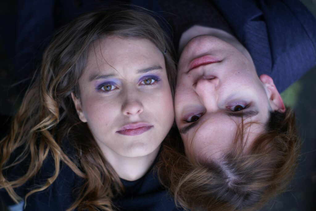 Ketika Chemistry Menipu: Mengapa Koneksi yang Terasa “Menggairahkan” Tak Selalu Sehat