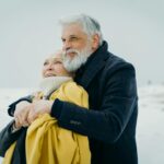 Cinta di Usia Senja: Ketika Afeksi Tak Lagi Memburu, Namun Menenangkan