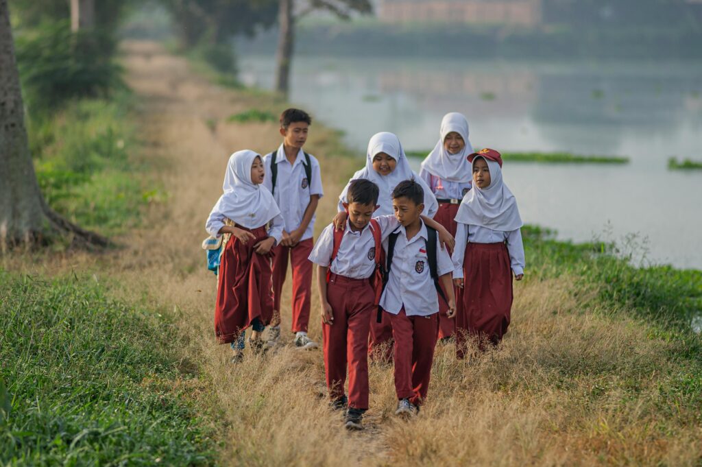 Cara meningkatkan prestasi anak tanpa les tambahan