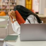 Cara orang tua menghadapi anak stres di kampus