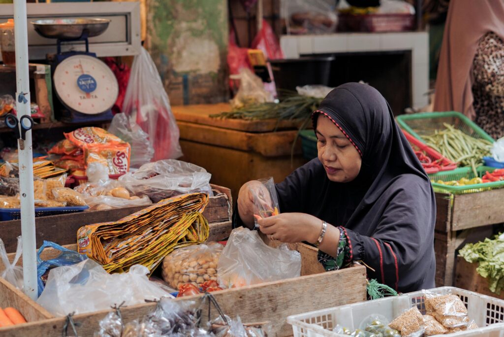 Wanita pelaku umkm indonesia