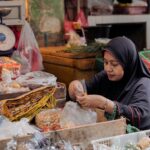 Wanita pelaku umkm indonesia
