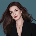 Anne Hathaway hamil anak ketiga saat liburan di St Tropez