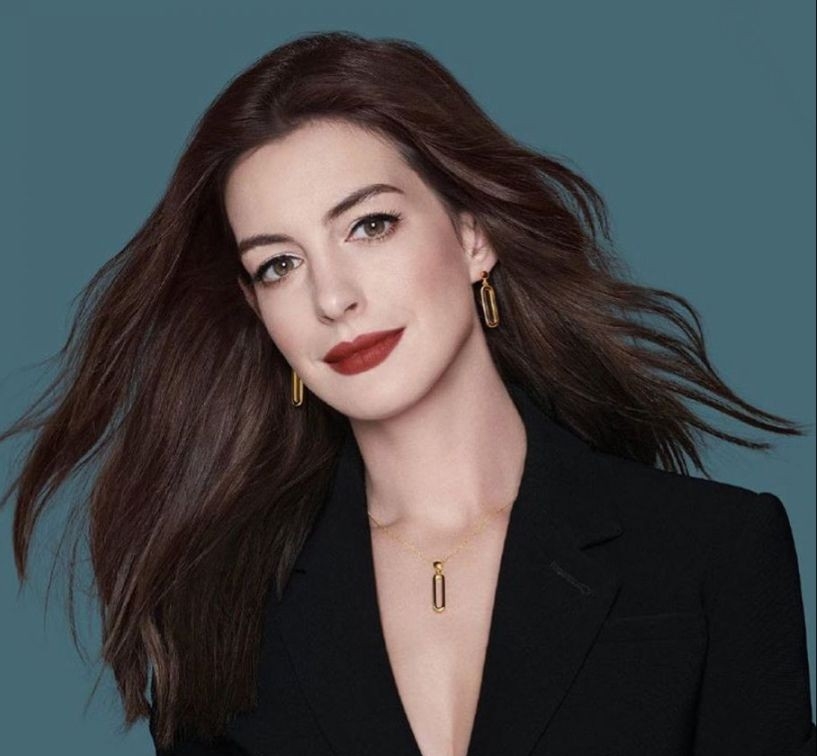 Anne Hathaway hamil anak ketiga saat liburan di St Tropez