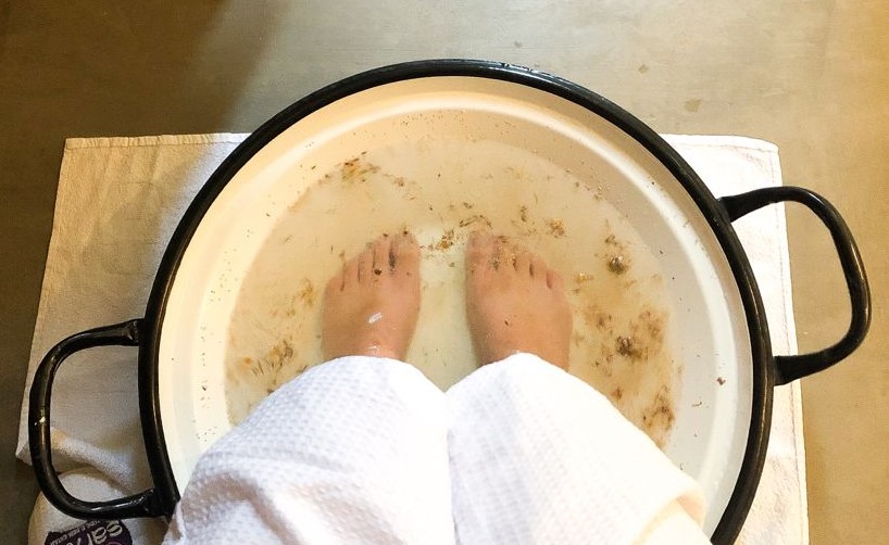 Rendam Kaki dengan Cuka